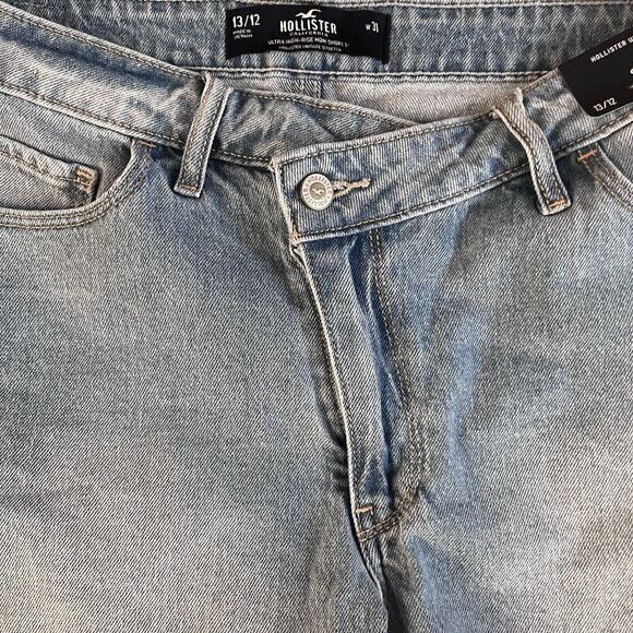 Hollister Ultra High Rise Mom Short 3 inch Light Wash Crossover Size 13/12 NWT - Picture 4 of 15